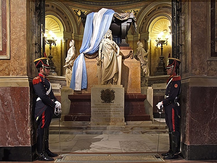 Los restos descansan en la Capilla Nuestra Señora de la Paz, en la Catedral Metropolitana