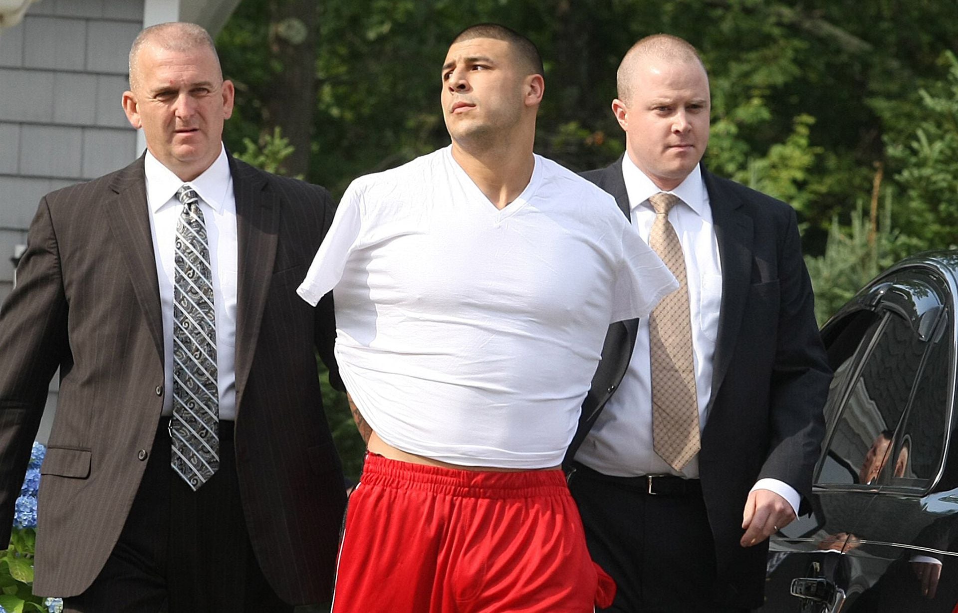 Judge keeps ex-NFL star Hernandez's jail calls off limits