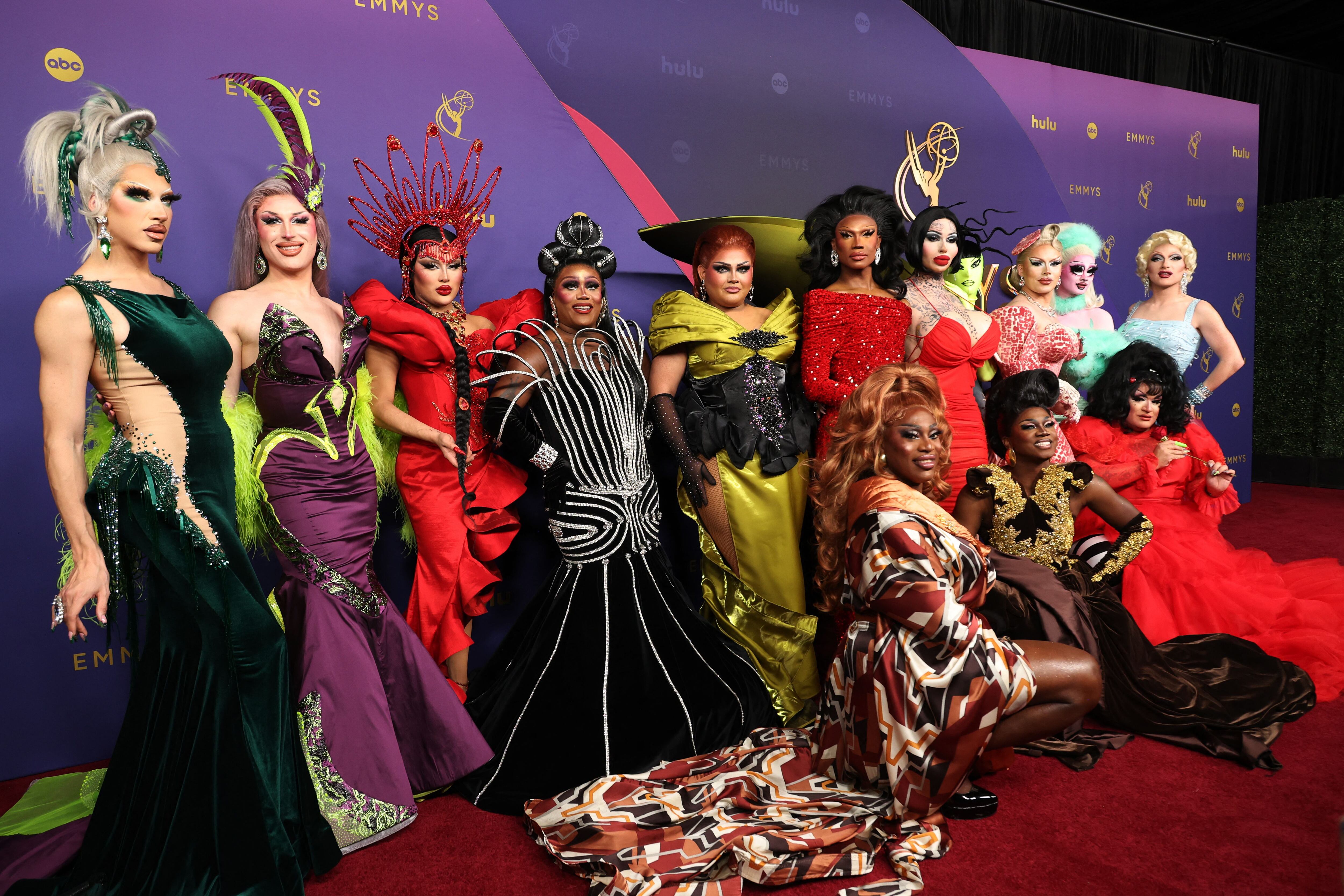 Todas la concursantes de la temporada 16 de Rupaul's drag race:  Mirage, Amanda Tori Meating, Morphine Love Dion, Sapphira Cristal, Mhi'ya Iman Le'Paige, Geneva Karr, Xunami Muse, Hershii LiqCour-Jete, Plane Jane, Nymphia Wind, Q, Megami, Dawn and Plasma (REUTERS/Aude Guerrucci)