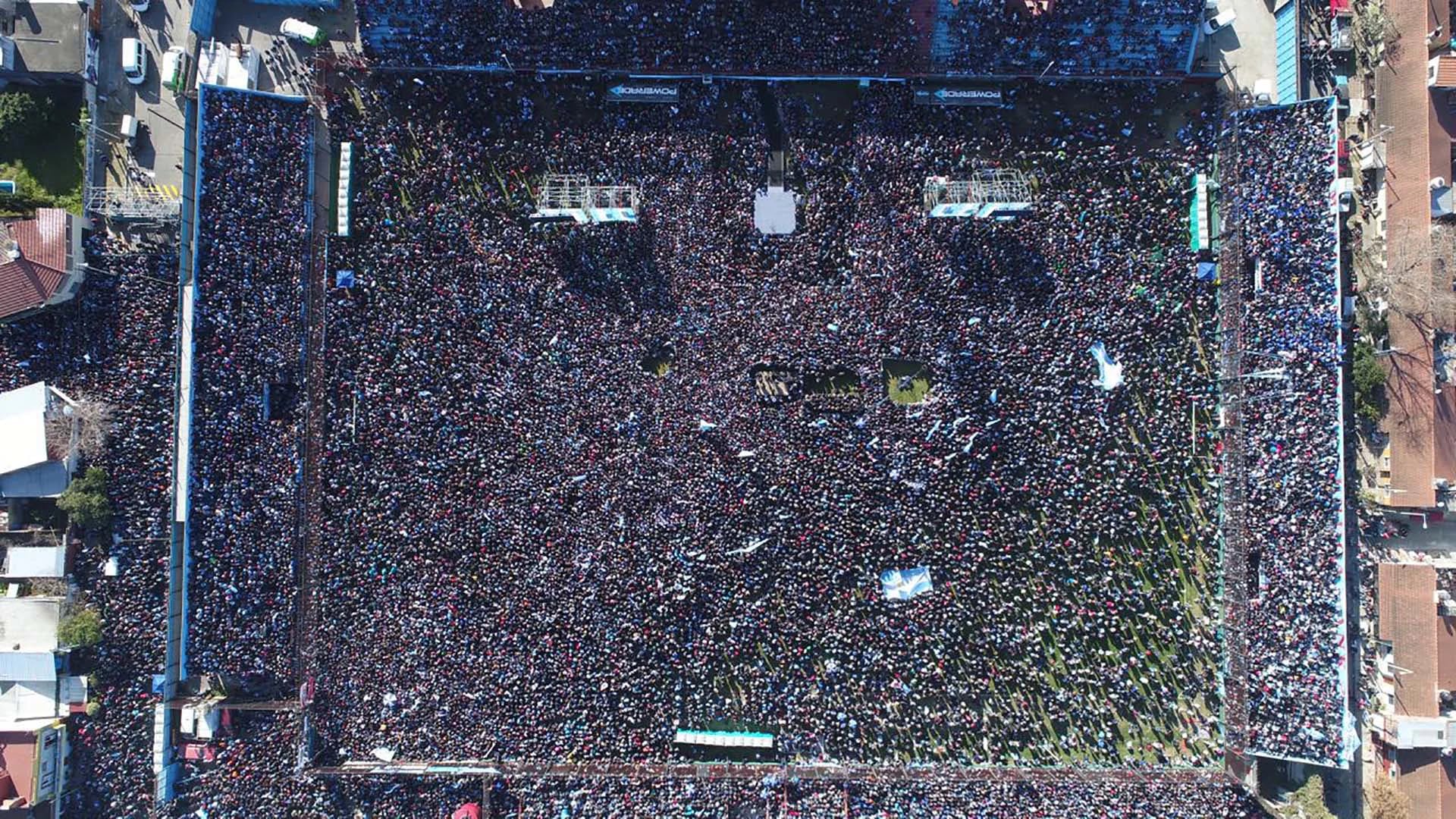 Impactante imagen aérea del estadio de Arsenal en la previa del inicio del acto