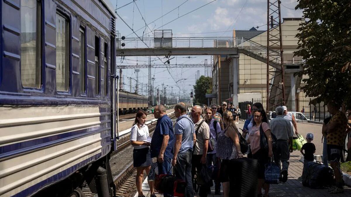 Ucrania ordenó a las familias con niños evacuar la ciudad de Pokrovsk ante los avances rusos