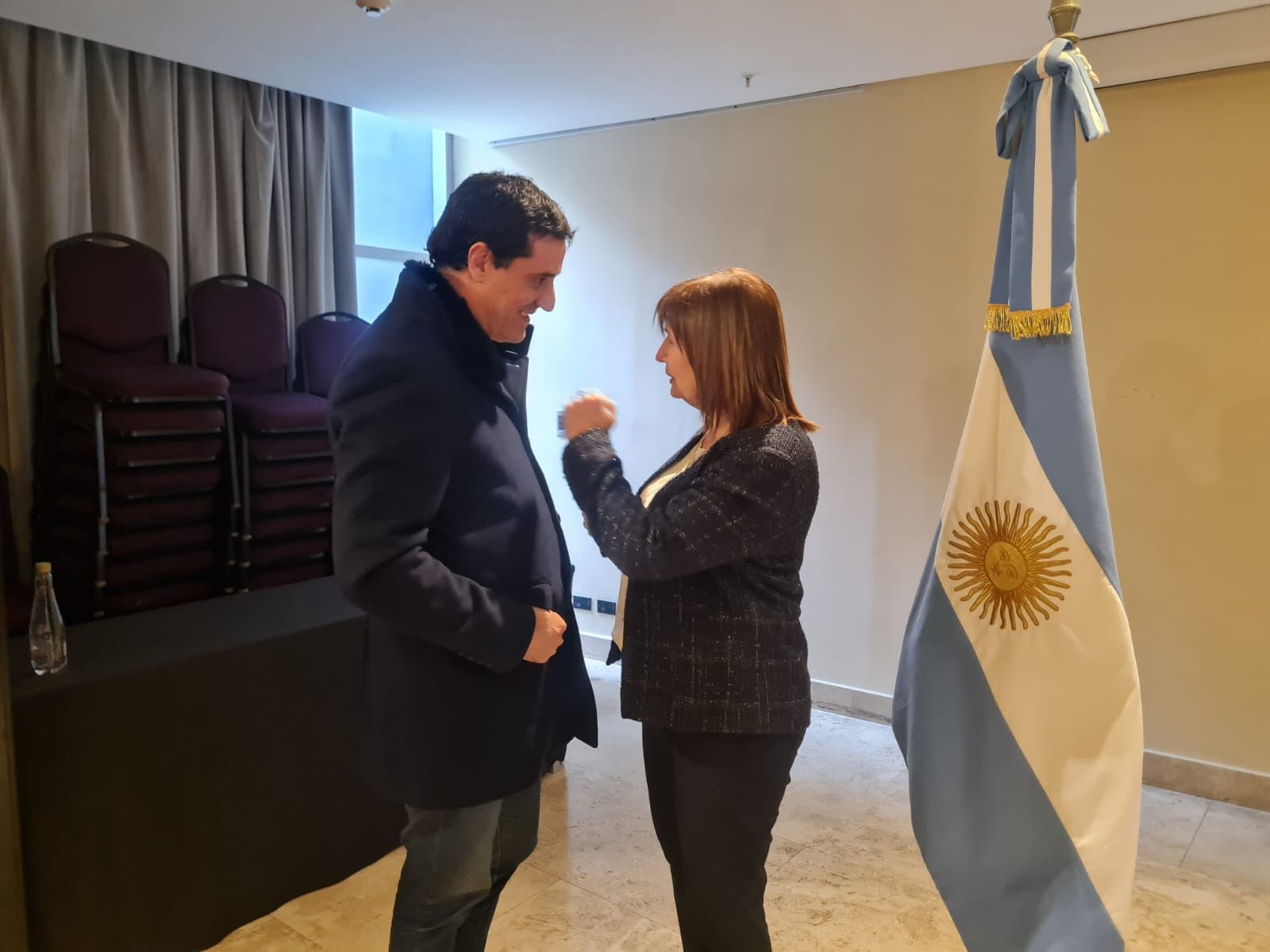 El senador nacional Maxi Abad junto a la ministra de Seguridad de la Nación, Patricia Bullrich 