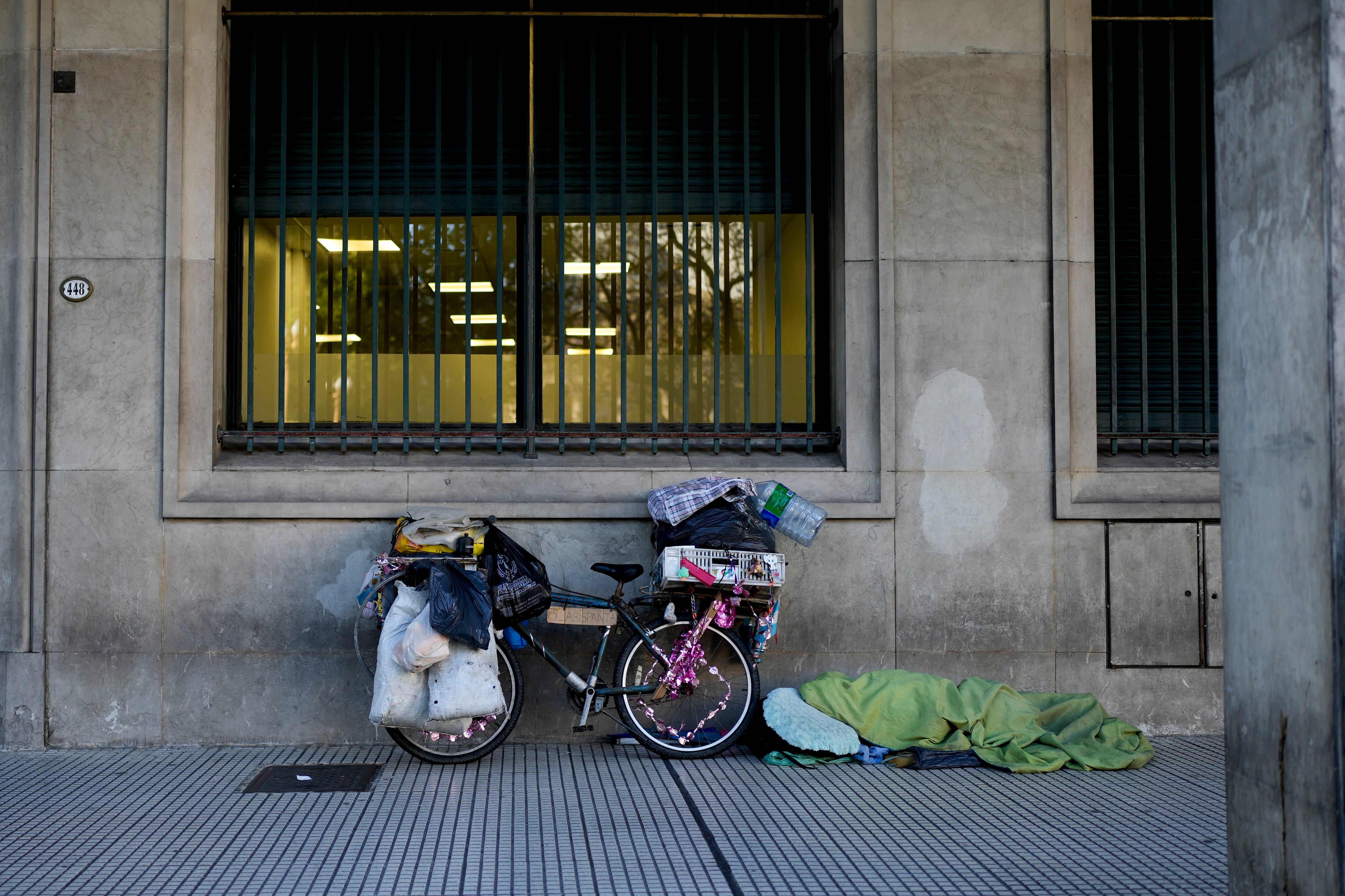 En la Ciudad de Bueno Aires hay 8.028 sin techo, la mayoría viven en la calle (AP)