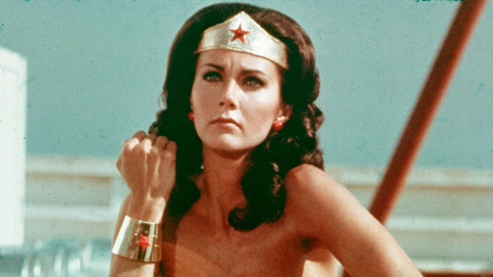 Cuando la confirmaron para el papel de Mujer Maravilla, el productor de la serie le dijo a Lynda Carter que la habían elegido más por su físico que por su talento (Getty Images)