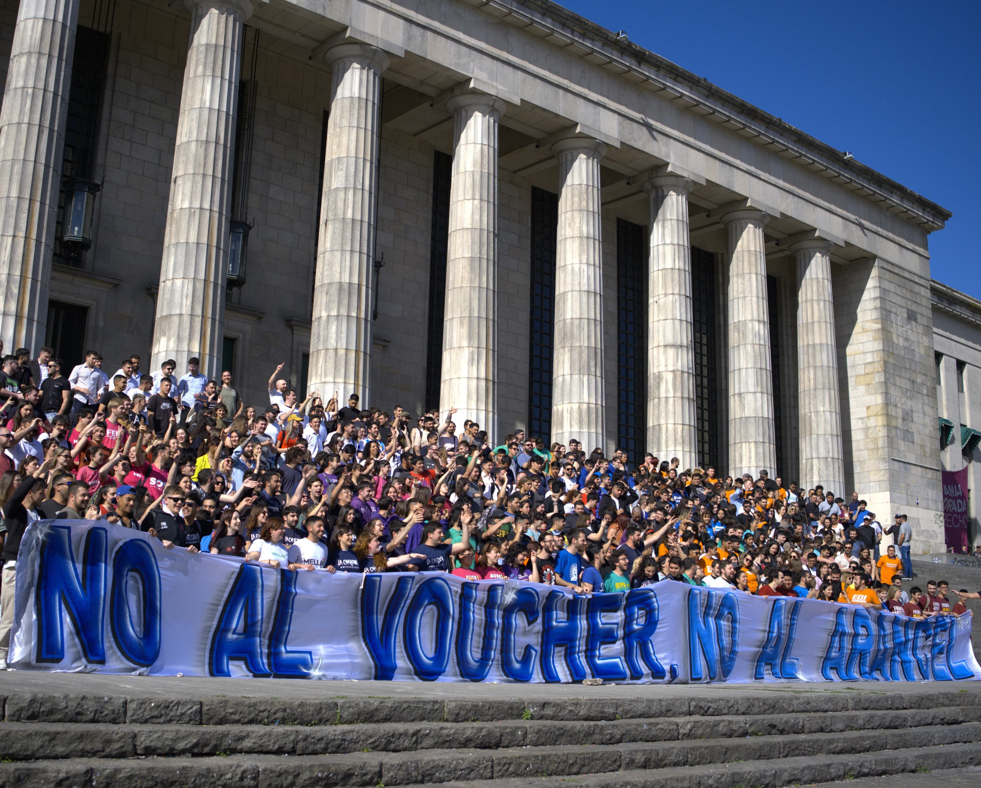 Movilización de la Federación Universitaria Argentina en la Facultad de Derecho de la UBA