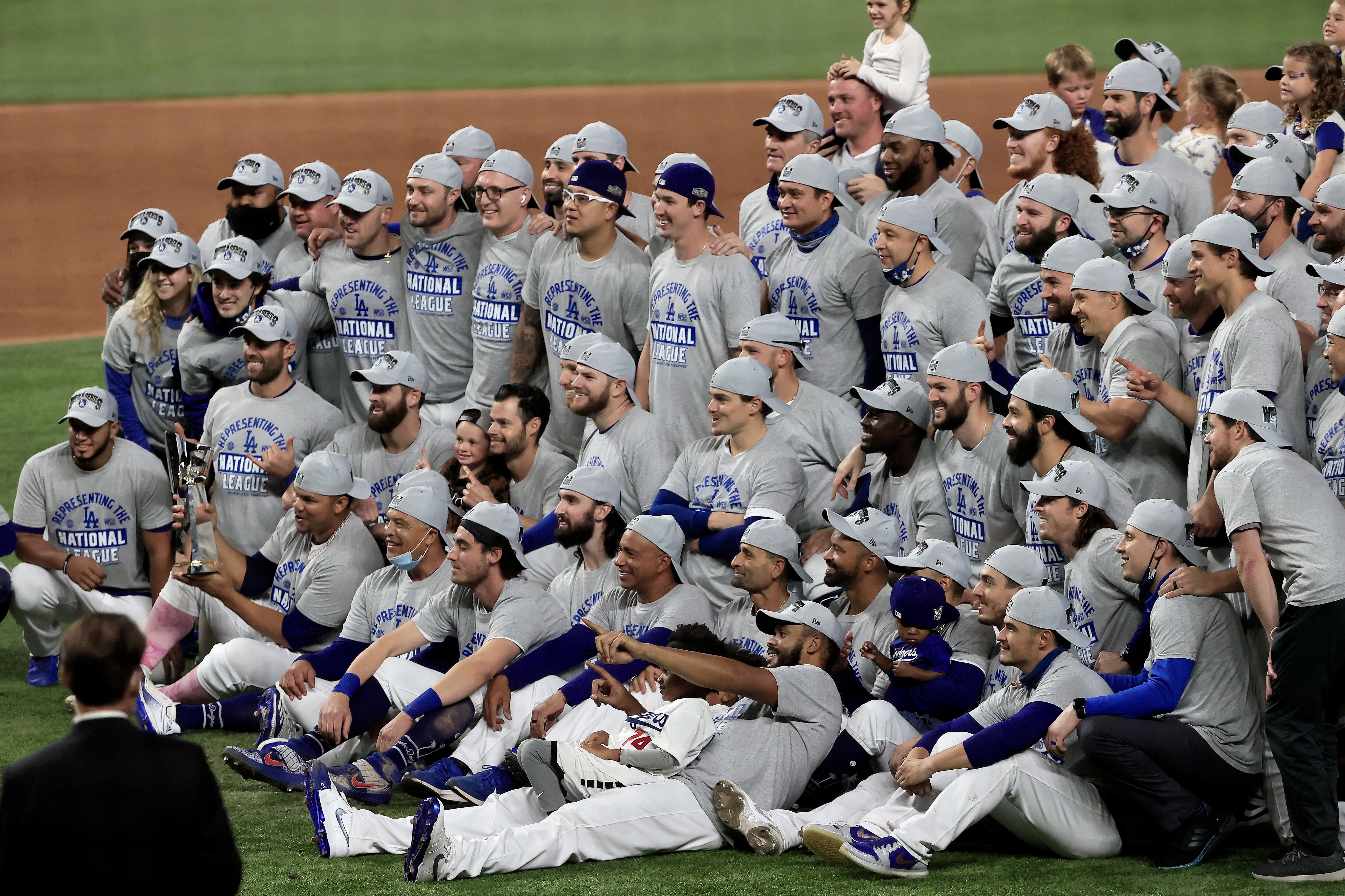 Primer triunfo de la temporada para el mexicano Julio Urías