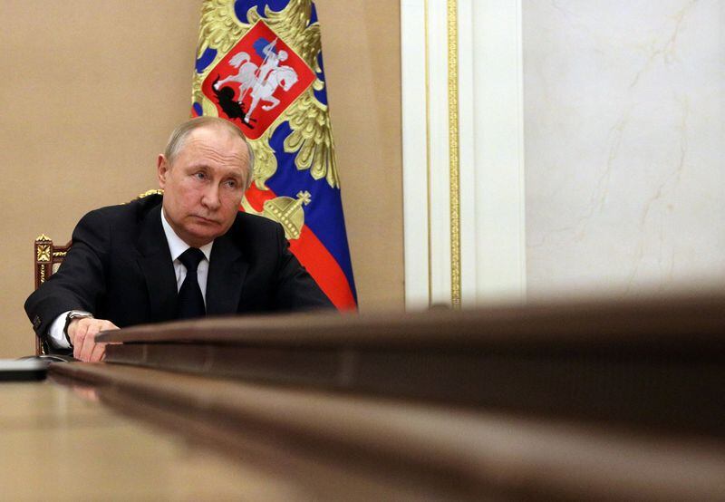 FOTO DE ARCHIVO: El presidente ruso, Vladímir Putin, asiste a una reunión con miembros del Gobierno a través de una videoconferencia en Moscú, Rusia, 10 de marzo de 2022. REUTERS/Sputnik/Kremlin/Mikhail Klimentyev