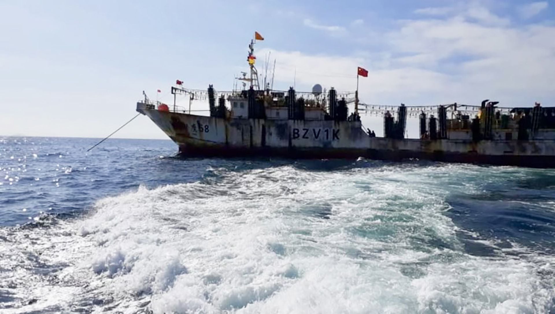 Tres piratas chilenos secuestraron un barco y pidieron rescate: la Armada  los detuvo - Infobae