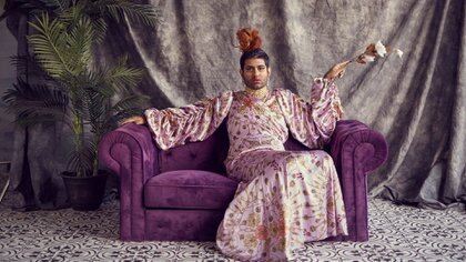 Alov Vaid-Menon, artista de la performance, la escritura y el diseño de moda, publicó "Beyond the Gender Binary". (@alokvmenon)