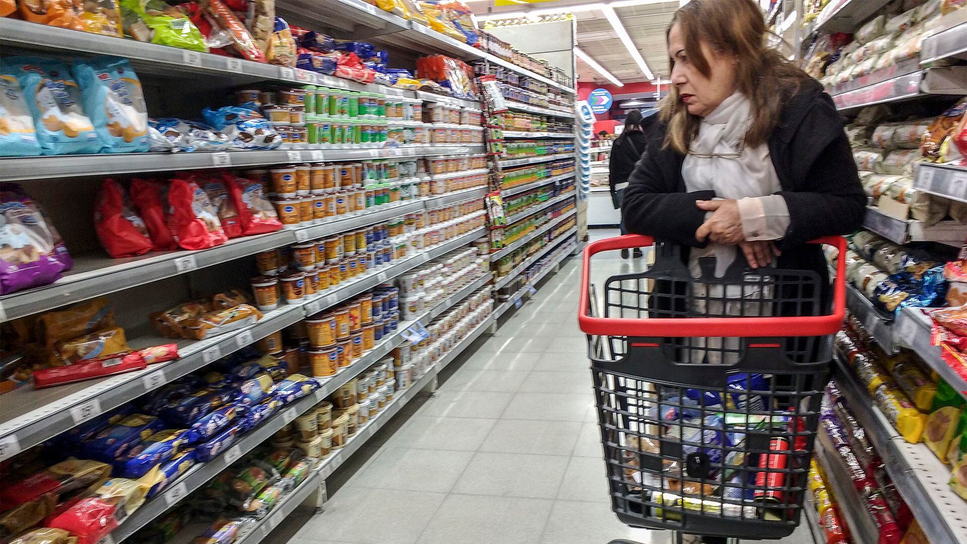 En las cadenas de supermercados advierten que en los primeros días de enero se registra una caída de hasta 15% en unidades respecto del mismo período del 2023