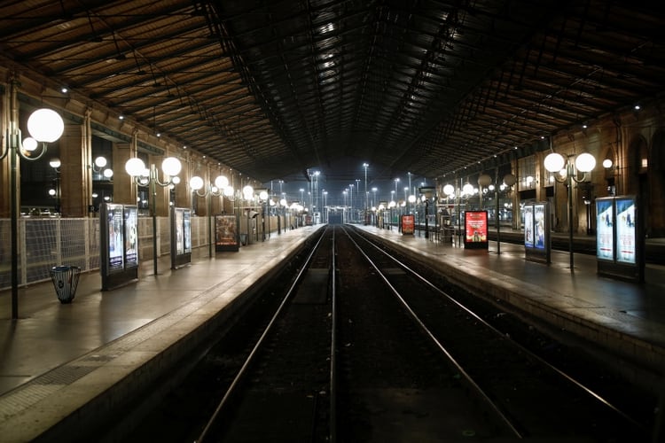 Andenes vacíos en la estación Gare du Nord, en París (Reuters)