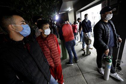 Los usuarios de las redes sociales lanzaron diversos mensajes a sus connacionales para que sigan en sus casas, no realicen fiestas y salgan únicamente para lo necesario (Foto:  REUTERS/Gustavo Graf)