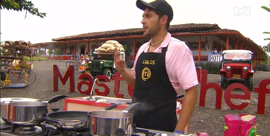 Carlos Báez faisait partie des personnes condamnées à la contestation d'élimination de cette semaine sur « MasterChef Celebrity »
PHOTO : Canal RCN en direct