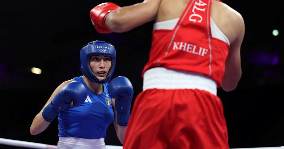 La federazione di pugilato premierà come se fosse oro Angela Carini, l’italiana che ha abbandonato il combattimento contro Imane Khelif a 46 secondi