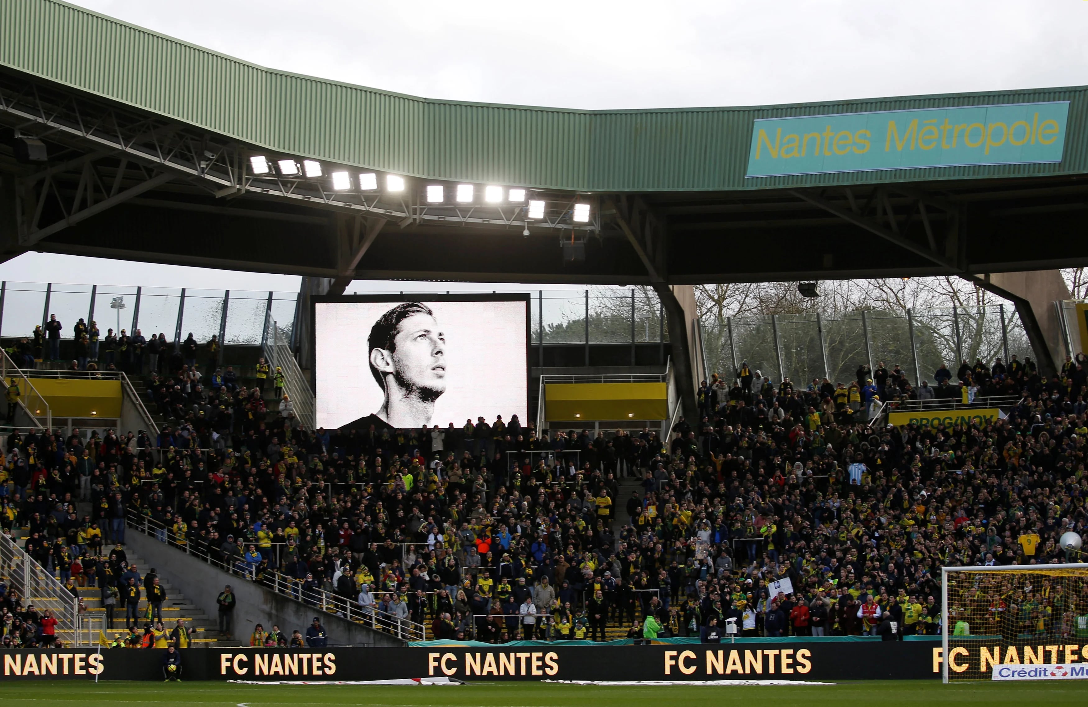 Torcedores do Nantes prestam homenagens a Emiliano Sala