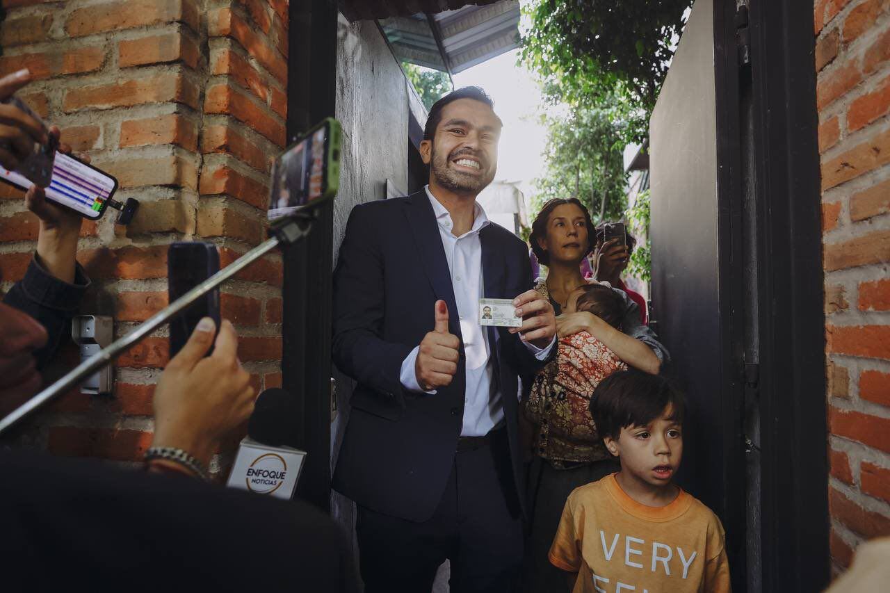 Foto de Jorge Álvarez Máynez tras votar