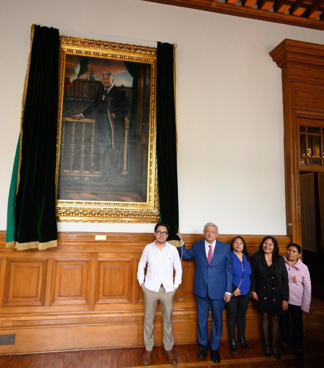 AMLO revela su retrato

Foto:
Presidencia