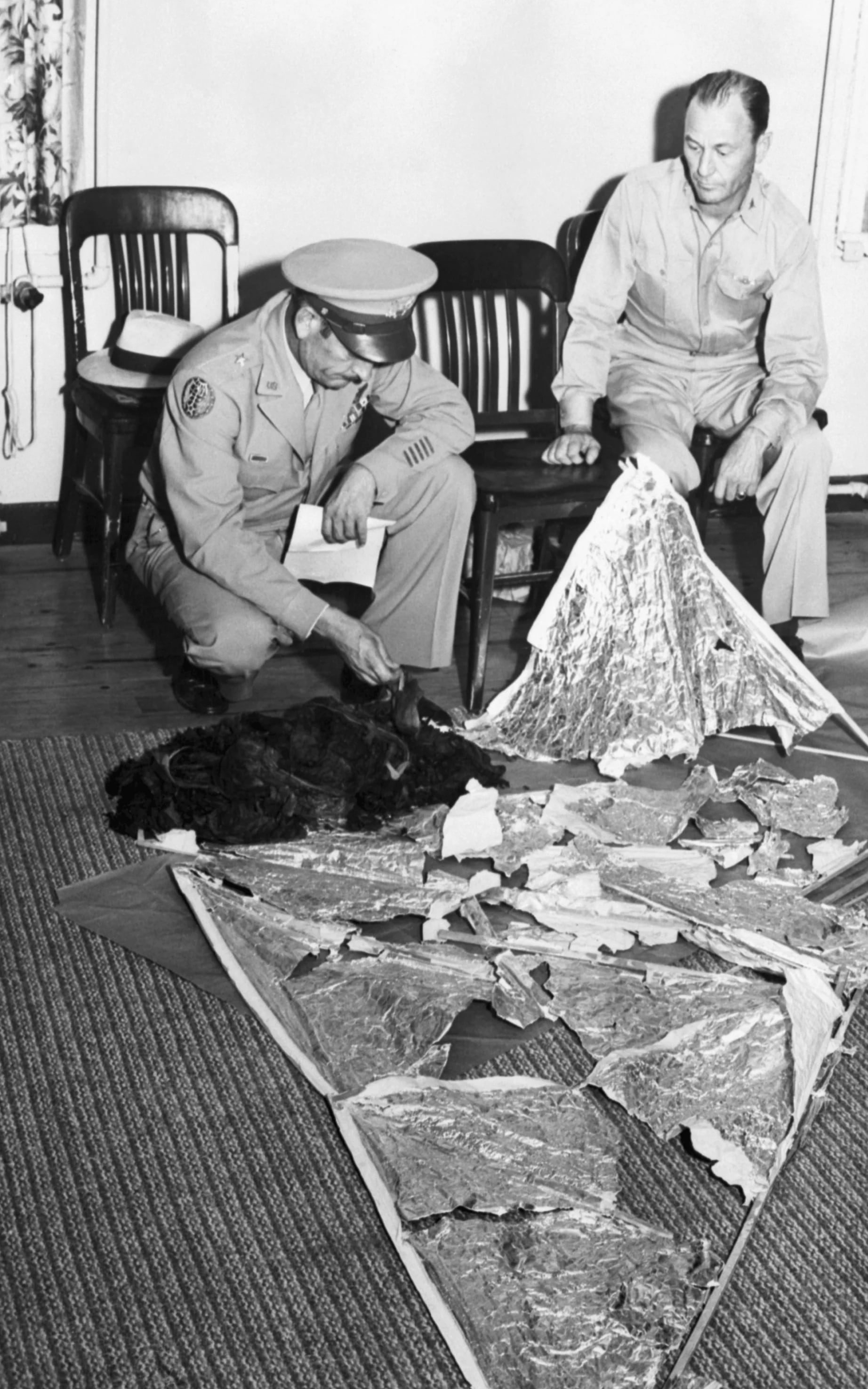 Luego de inspeccionar los objetos que cayeron en Roswell, los militares indicaron que se trataba un globo que realizaba espionaje sobre la Unión Soviética 