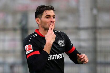 Lucas Alario marcó siete goles en la misma cantidad de partidos de Bundesliga en lo que va de la temporada 2020/21 (EFE)
