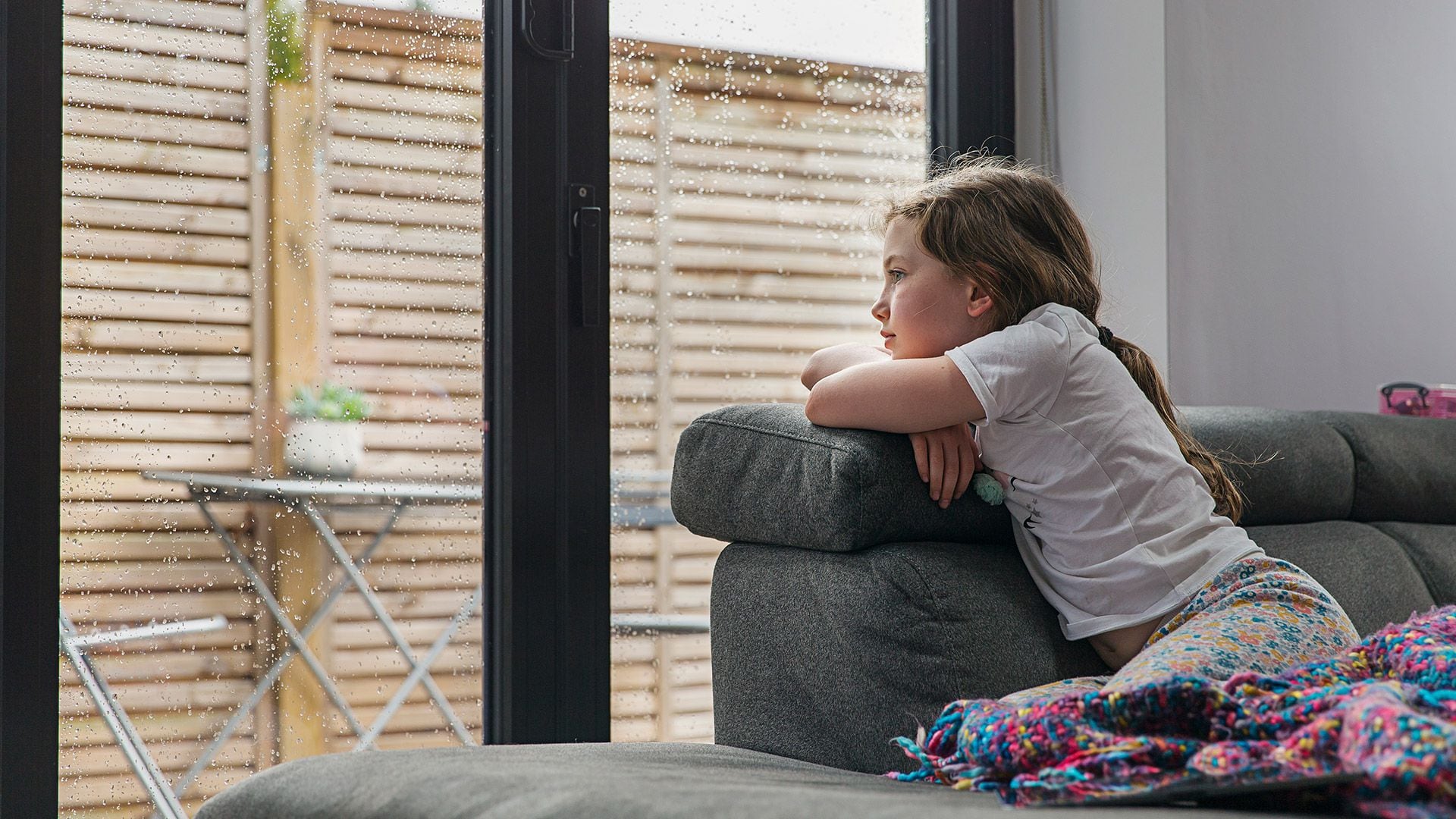 Para los  niños la violencia, en cualquiera de sus expresiones es una amenaza contra su integridad, física, psicológica y también una amenaza para su familia