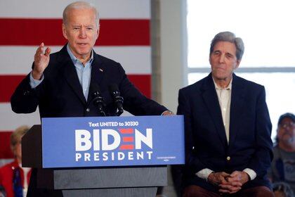 Joseph Biden y John Kerry durante la campaña presidencial