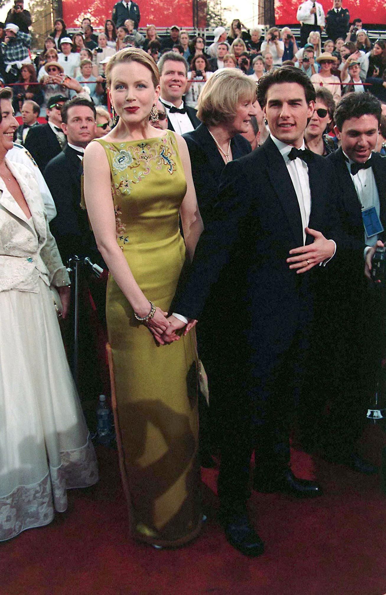 Nicole Kidman, junto a su esposo de entonces, Tom Cruise, y vestida por John Caliano en la entrega de los Premios Oscar 1997 - Academy Awards, Los Angeles, America - 1997 (Grosby)