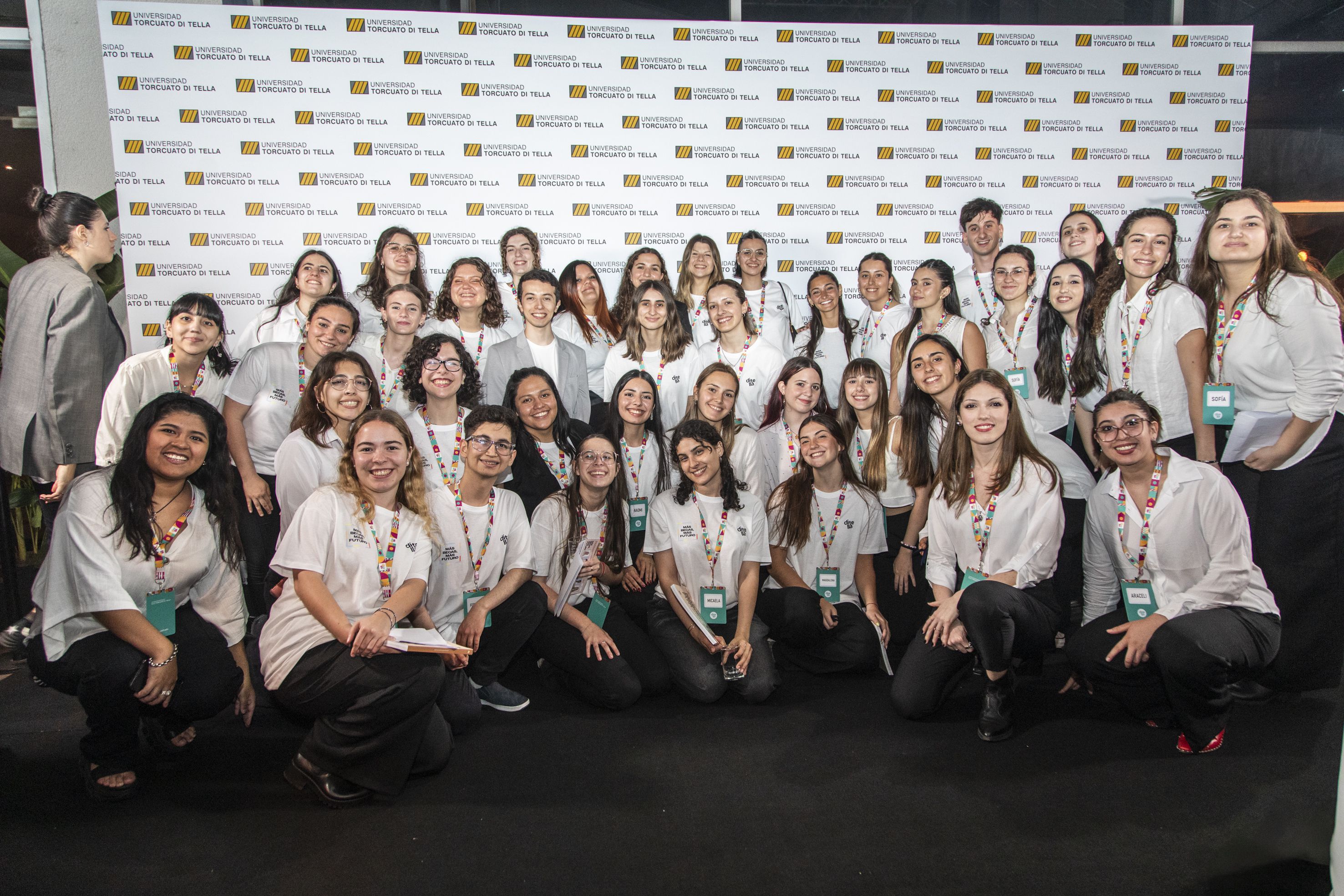 Los voluntarios de la Universidad que colaboraron en el evento