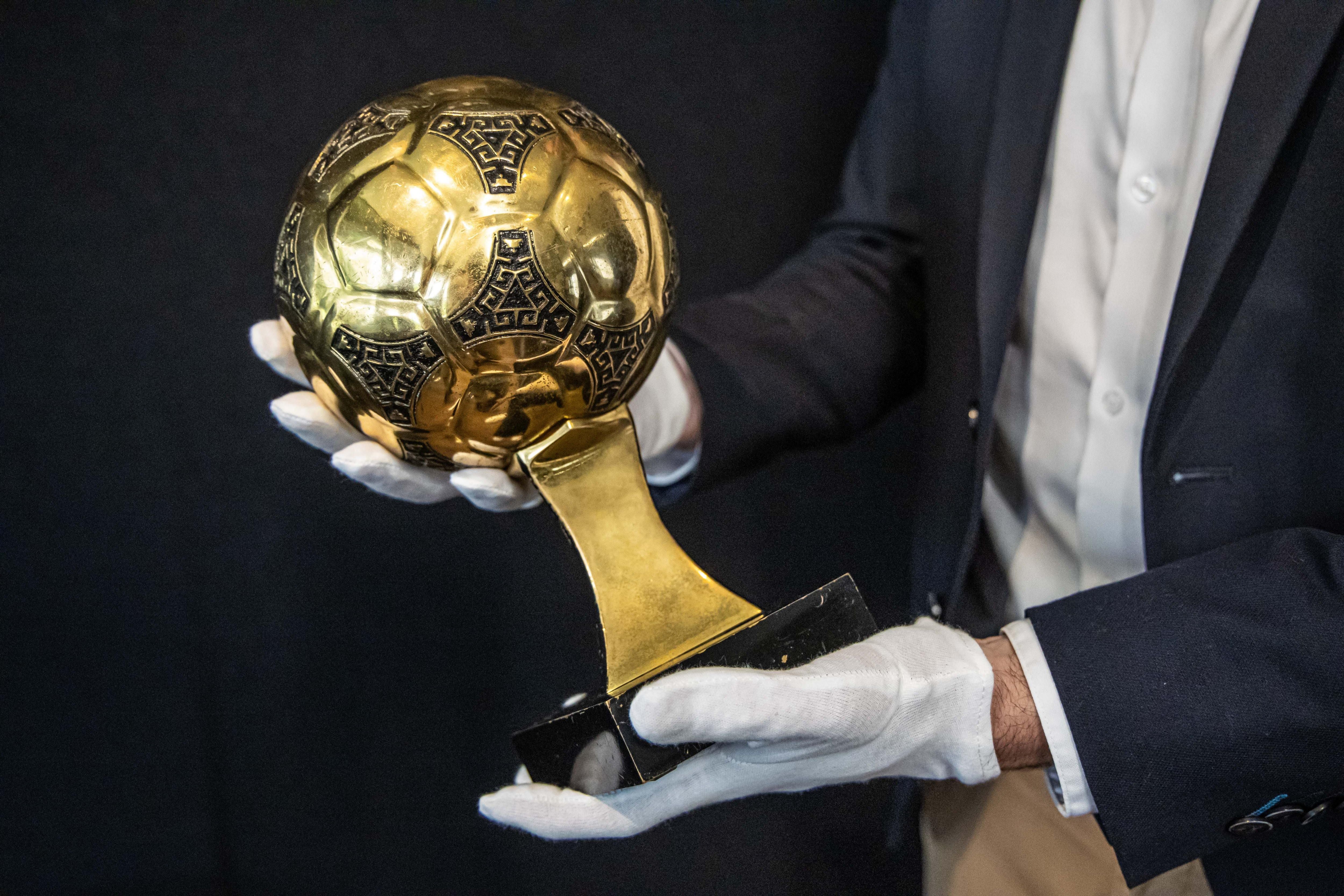 Balón de Oro concedido a Diego Maradona como mejor jugador del mundial de México'86. (Christophe Petit Tesson/EFE)