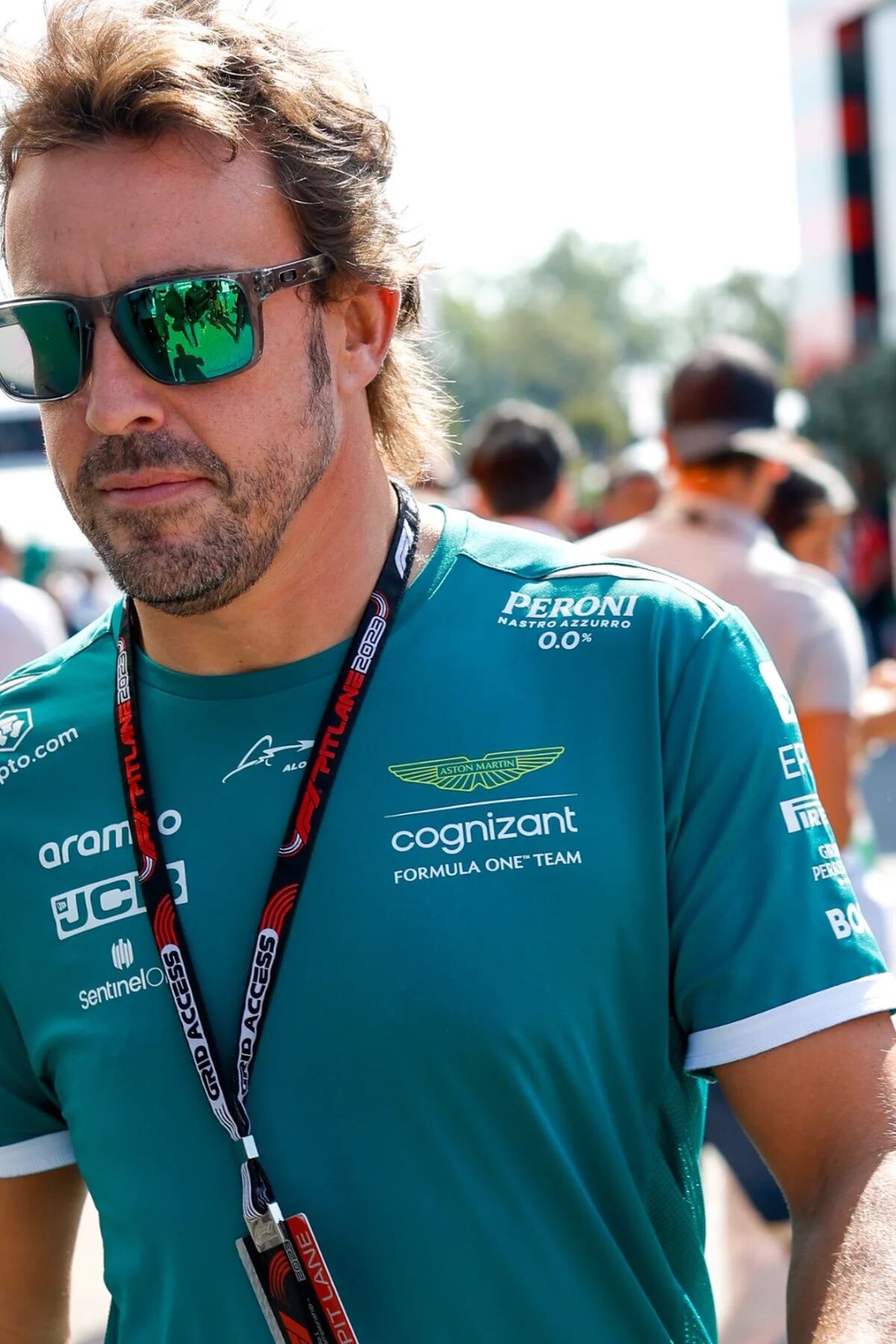 El 'efecto Alonso': se agotan las camisetas de Aston Martin mientras se  hunden las de Alpine