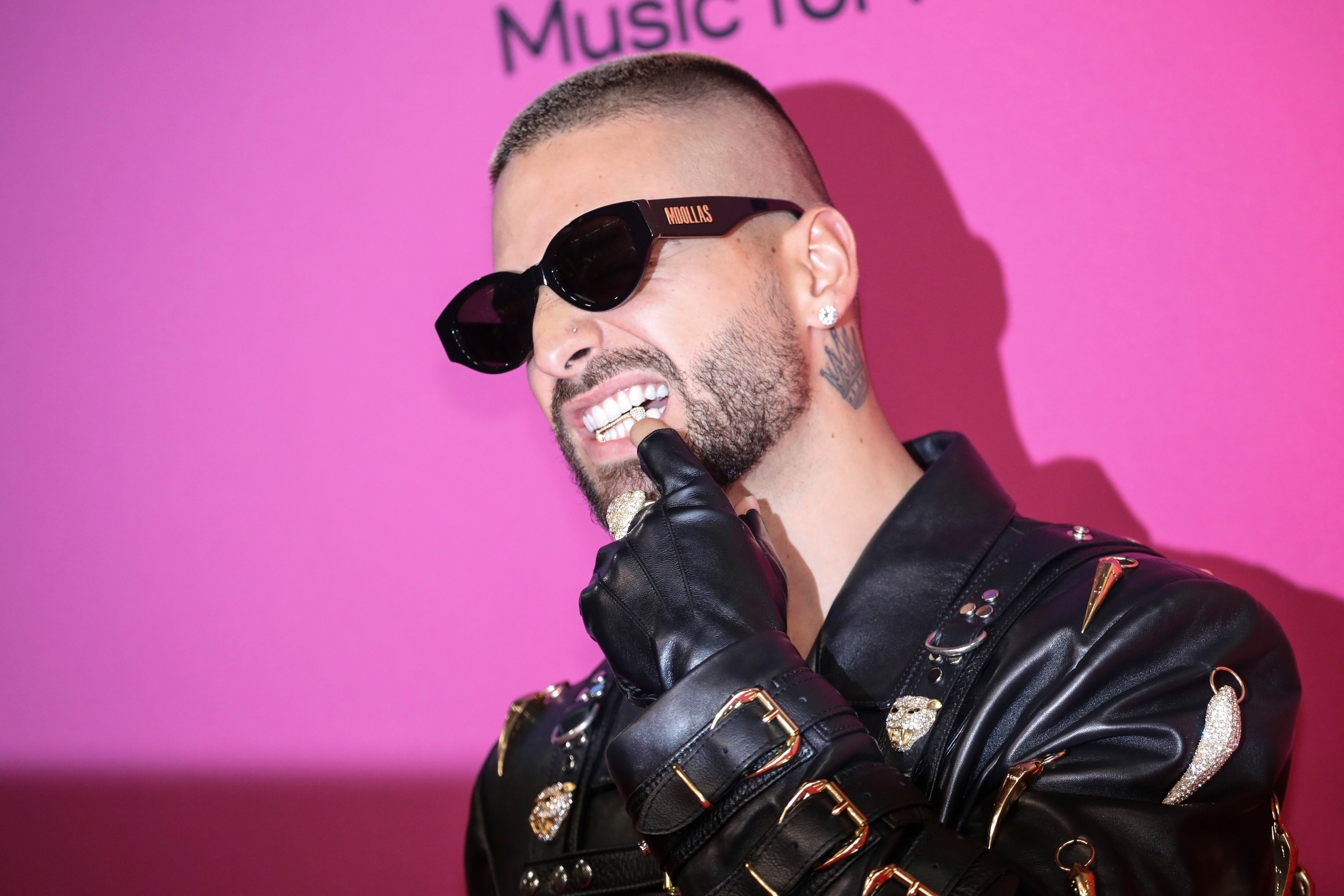 Bad Bunny lanza su disco con advertencia a los padres de familia