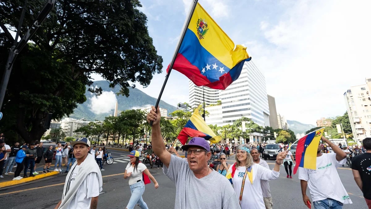 Crisis en Venezuela EN VIVO: la oposición se comienza a movilizar en contra del fraude electoral en medio de amenazas y persecución de la dictadura