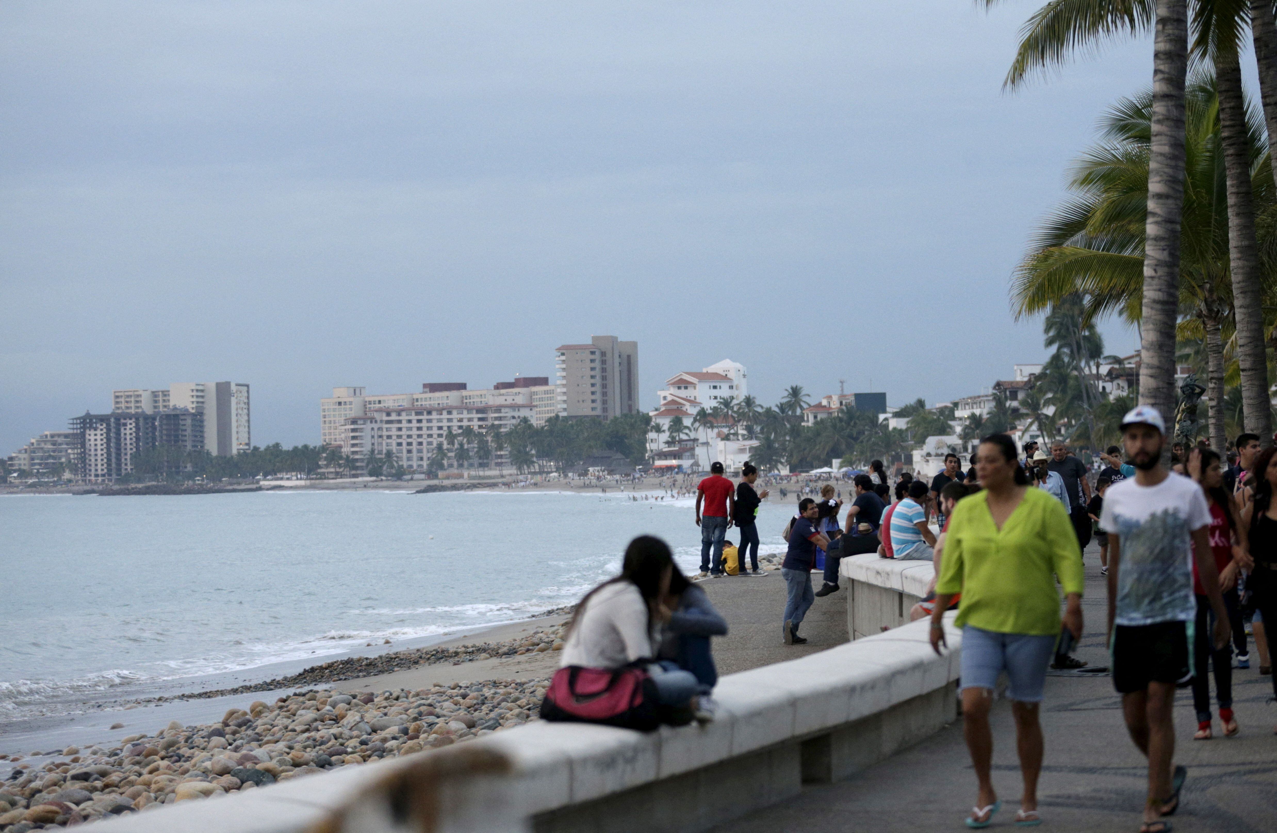 Actividad turística en Puerto Vallarta.   REUTERS/Henry Romero/File Photo