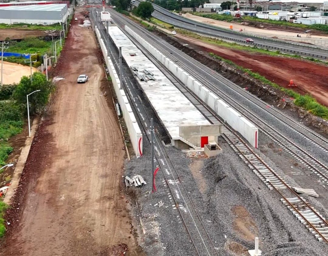 Así luce el Tren Suburbano AIFA, en los trabajos de la obra Los Agaves (X/ @SntVTC)