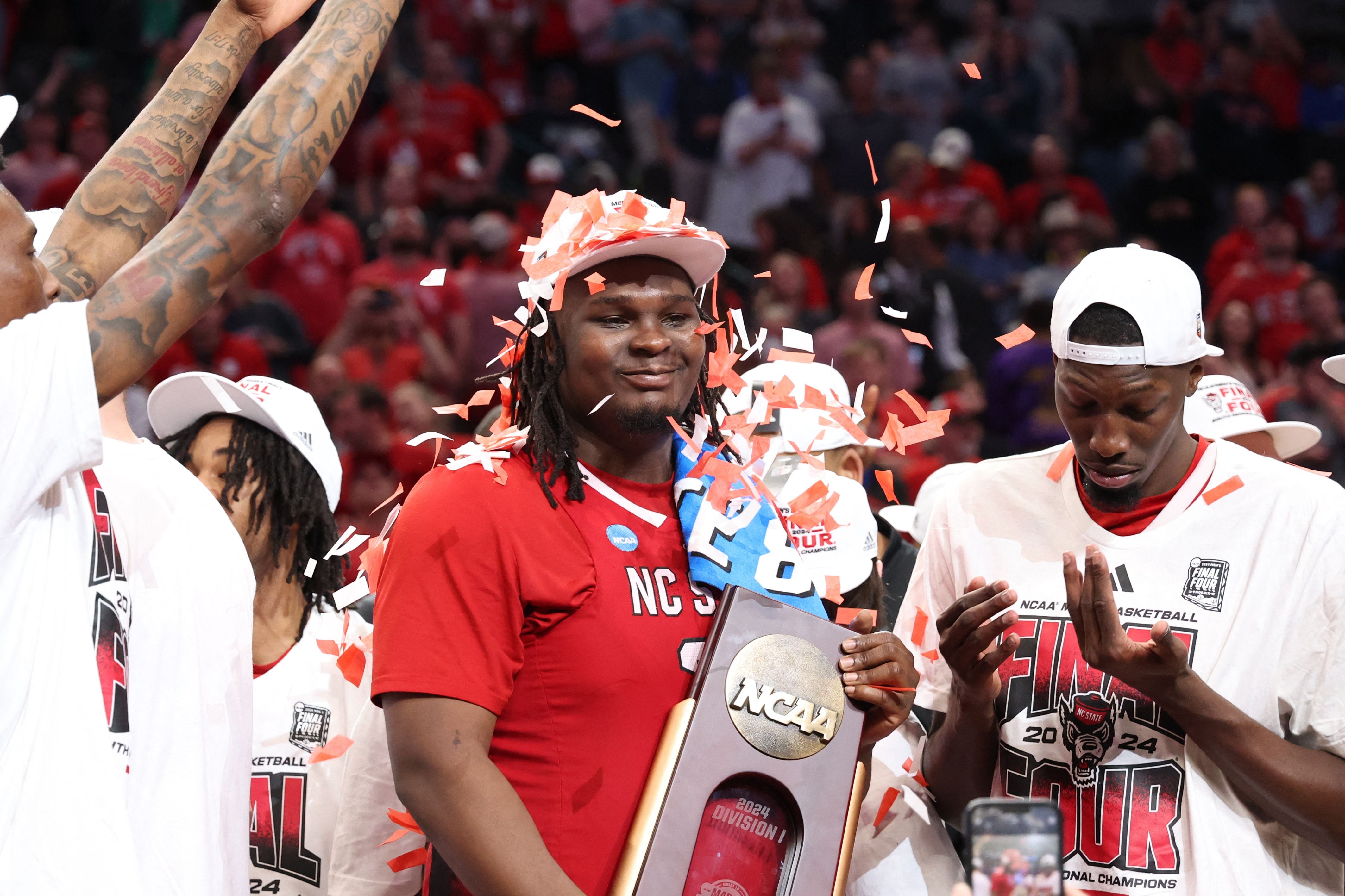 DJ Burns Jr, un verdadero ropero de 130 kilos, la nueva sensación del básquet (Mandatory Credit: Kevin Jairaj-USA TODAY Sports)