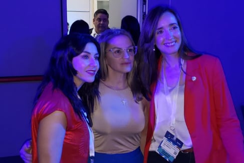 Marcela Pagano junto a Carolina Píparo, candidata a gobernadora de Buenos Aires, y Victoria Villaruel, candidata a vicepresidenta en La Libertad Avanza