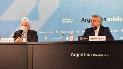 Alberto Fernandez y Gines Gonzalez Garcia anunciaron el acuerdo con Rusia (Franco Fafasuli)