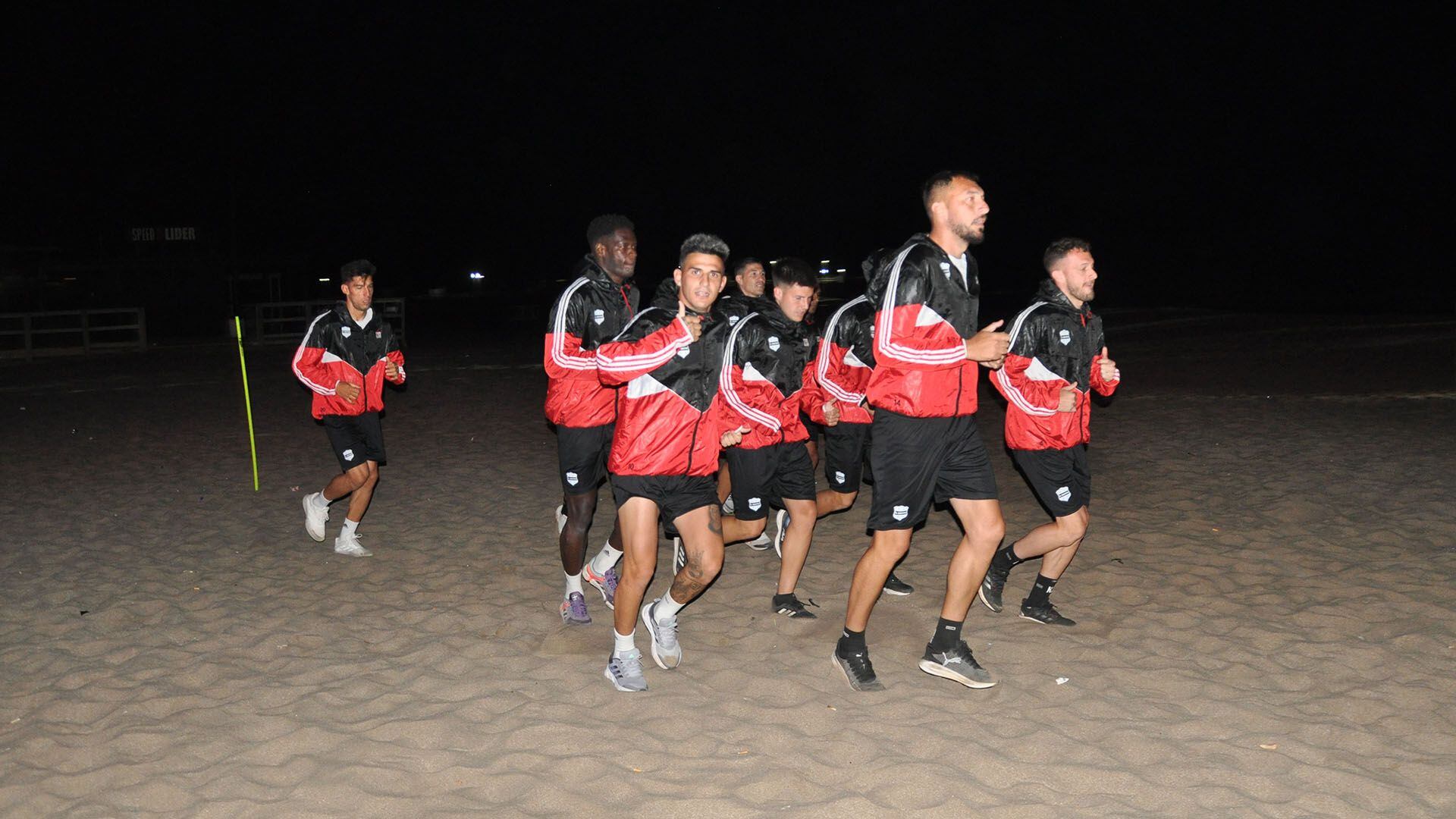 Entrenamiento de Deportivo Riestra en Pinamar portada