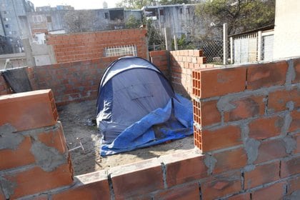 En el lugar ya habían instalado carpas.