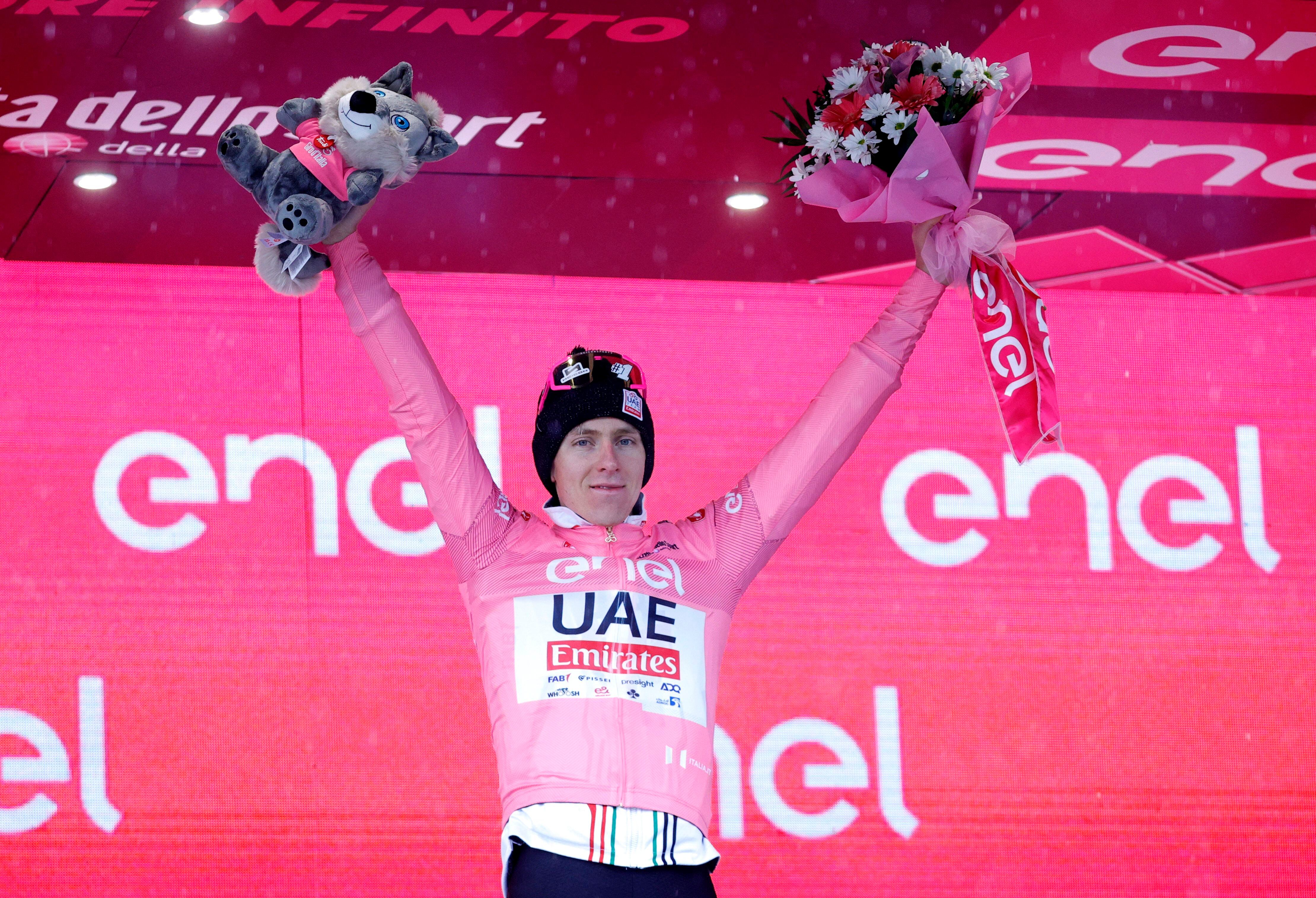 Cycling - Giro d'Italia - Stage 19 - Mortegliano to Sappada - Italy - May 24, 2024 UAE Team Emirates' Tadej Pogacar celebrates on the podium wearing the maglia rosa jersey after stage 19 REUTERS/Ciro De Luca