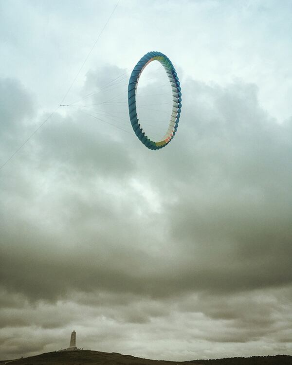 Dentro de la categoría “Otras” el primer lugar es para Amy Nelson con “Sky Portal” (Portal del cielo) que tomó la imagen con un iPhone SE en el Parque Nacional Wright Brothers, en Carolina del Norte, Estados Unidos.