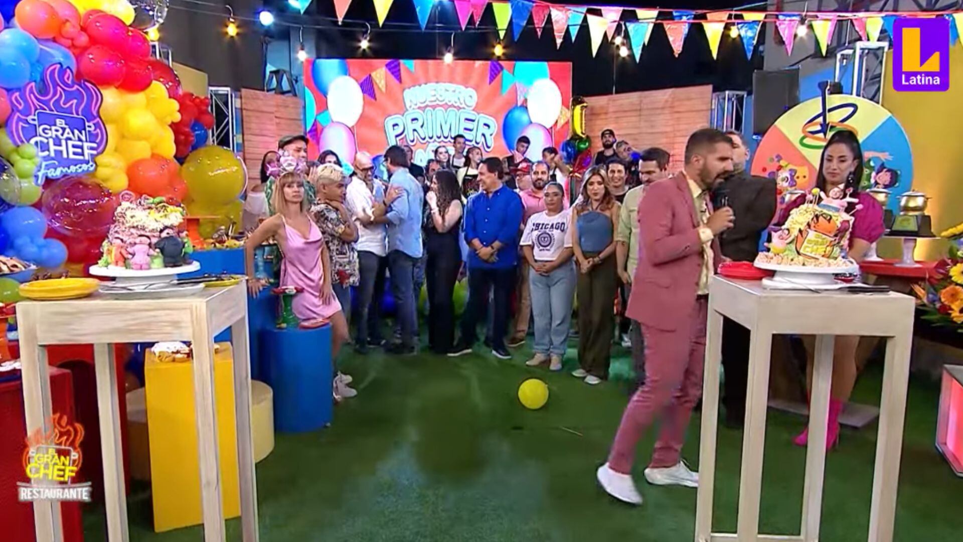 ‘El Gran Chef Famosos’: José Peláez  expresó que el equipo amarillo ganó el reto de la torta de tres pisos. Latina TV.