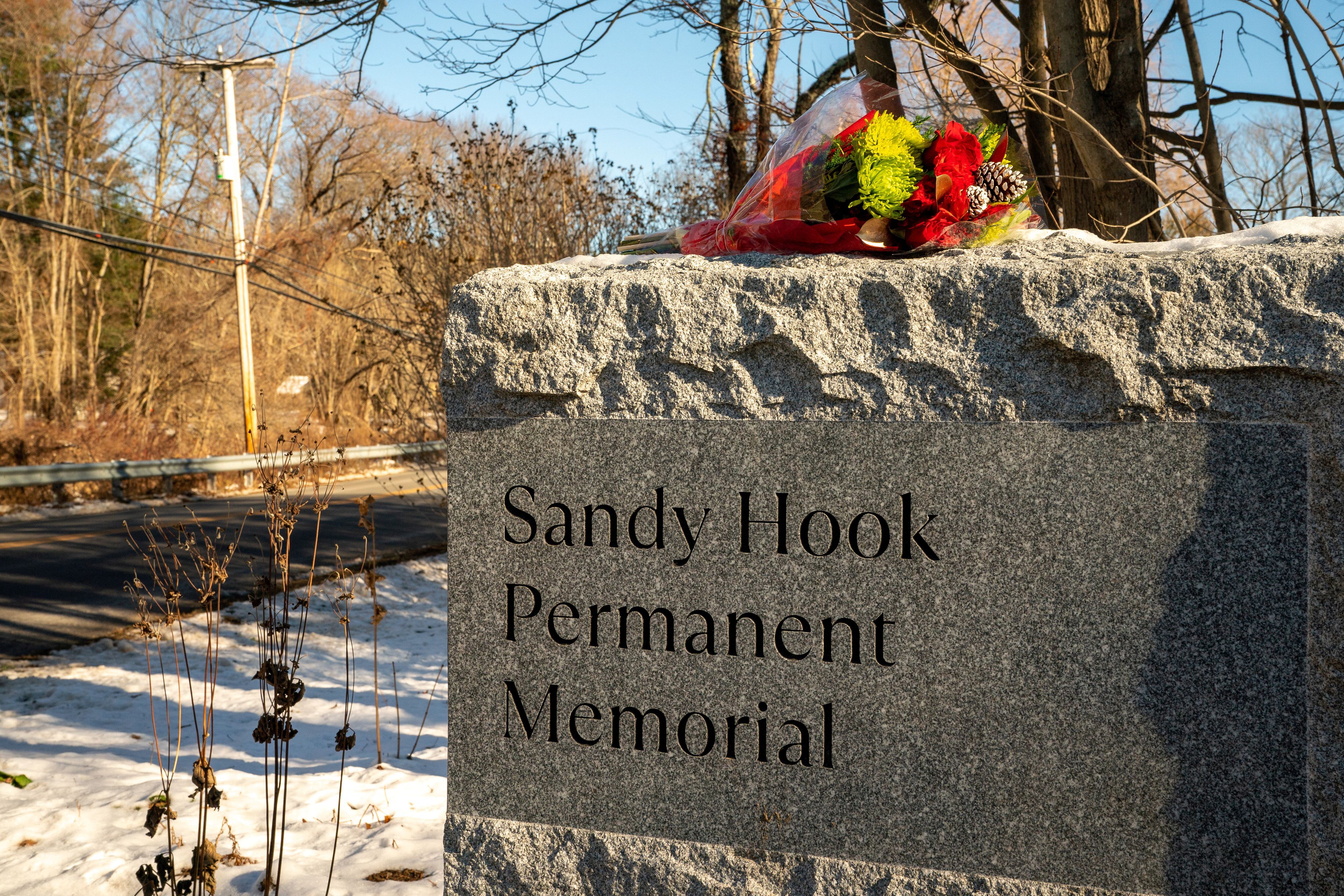 El trágico tiroteo en la escuela primaria de Sandy Hook el 14 de diciembre de 2012, cobró al vida de 26 personas. REUTERS/David 'Dee' Delgado