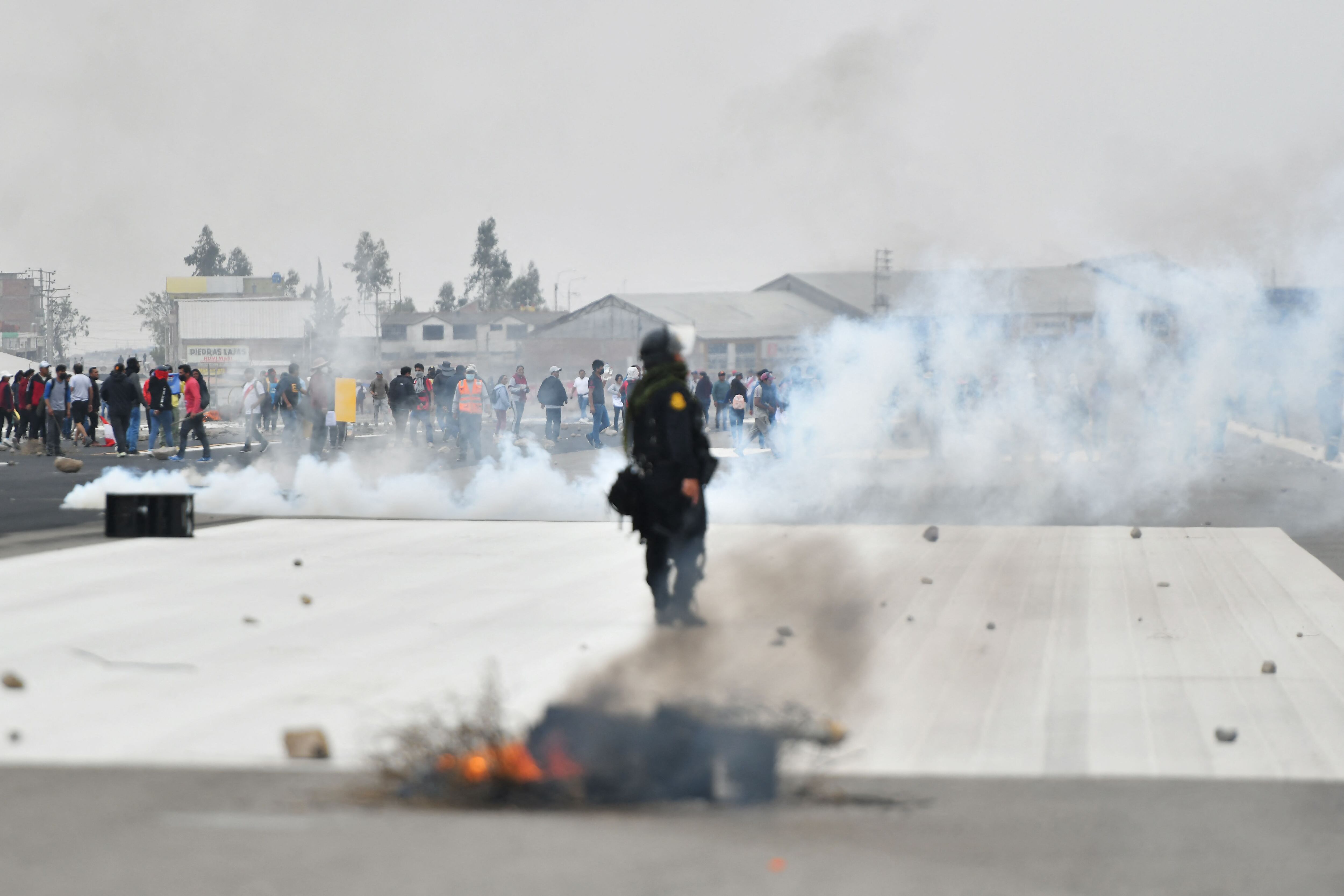 Protestas en Arequipa por toma de aeropuerto y bloqueo de carreteras