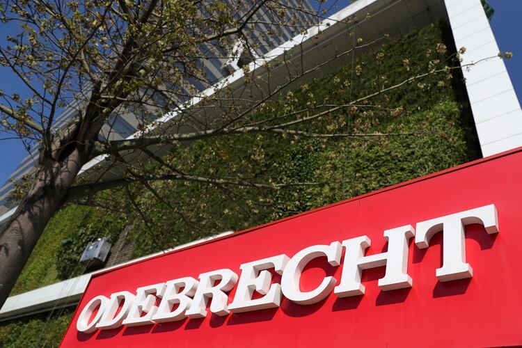 FILE PHOTO: The corporate logo of the Odebrecht SA construction conglomerate is pictured at its headquarters in Sao Paulo, Brazil, July 29, 2019. REUTERS/Amanda Perobelli/File Photo