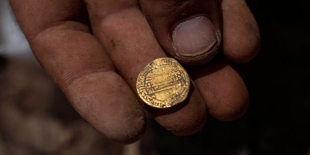 Un Tesoro Islamico De Monedas De Oro En El Corazon De Israel Parecen Enterradas Ayer Infobae