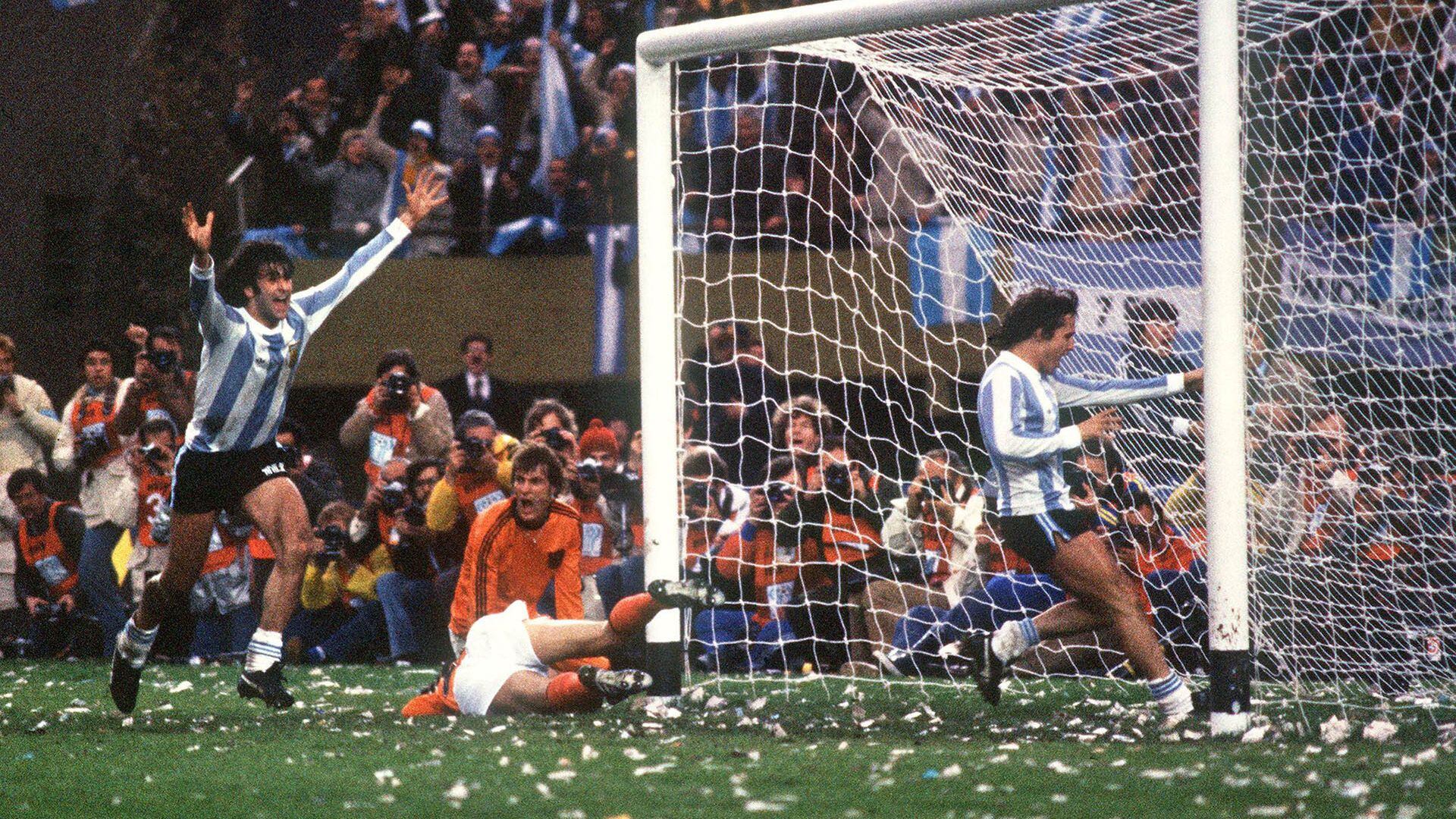 El festejo de Mario Alberto Kempes tras el gol que le daba el título mundial a la Selección Argentina 