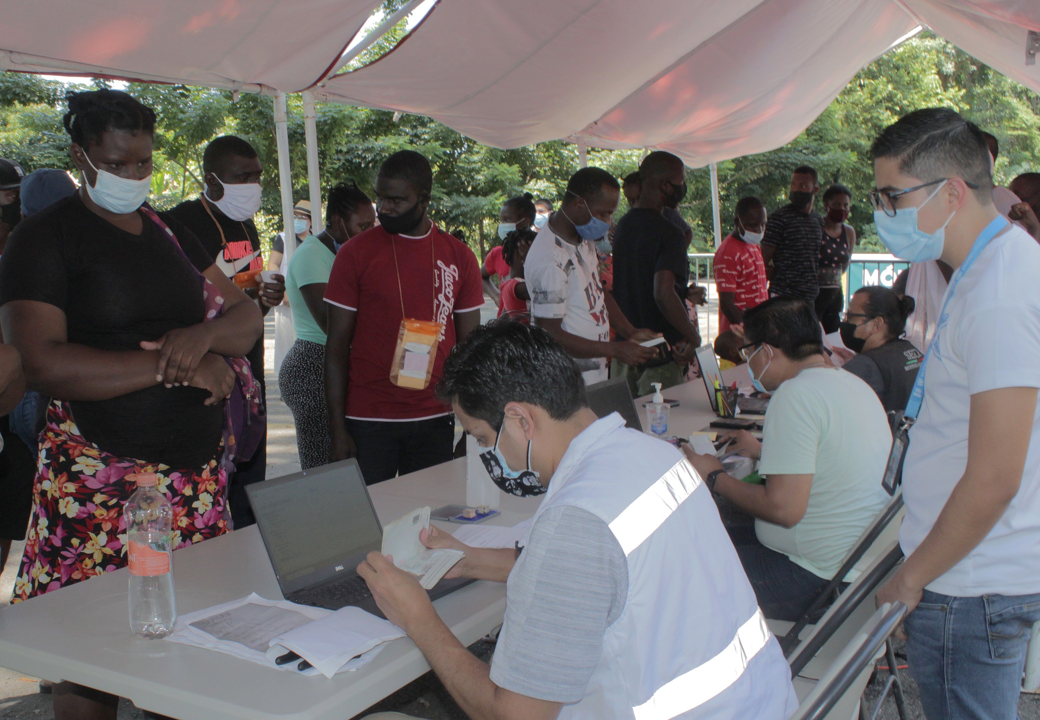 Hundreds of migrants arrived in San Cristobal de las Casas due to the  closure of the immigration office in Tapachula - Infobae