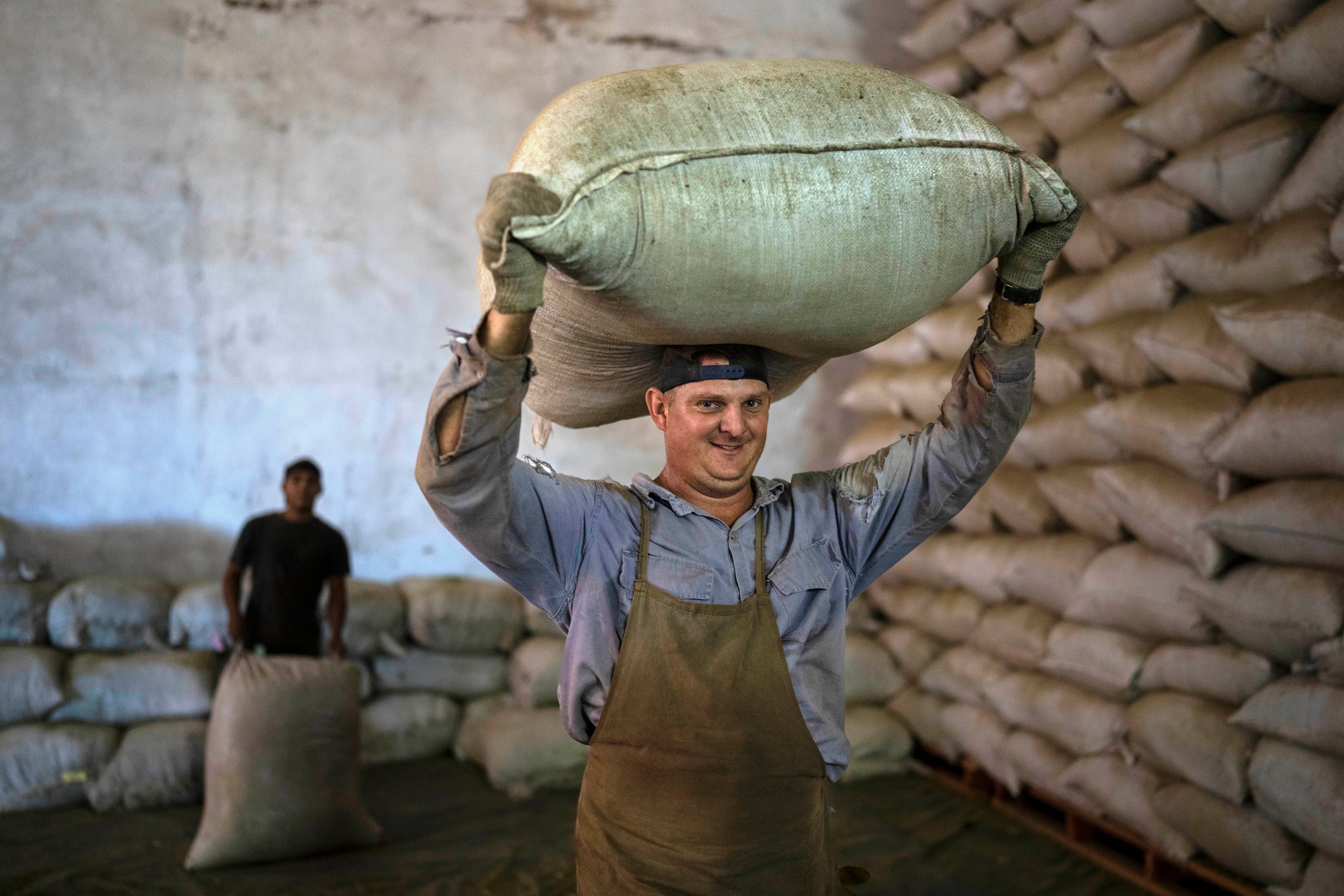 Los trabajadores del siglo XIX demandaban una jornada laboral de ocho horas para balancear trabajo y descanso. (AP Foto/Rodrigo Abd)