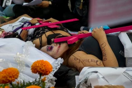 Las protestas feministas fueron criticadas y reprimidas durante el gobierno de Shenbam (Foto: CLAUDIO CRUZ / AFP)