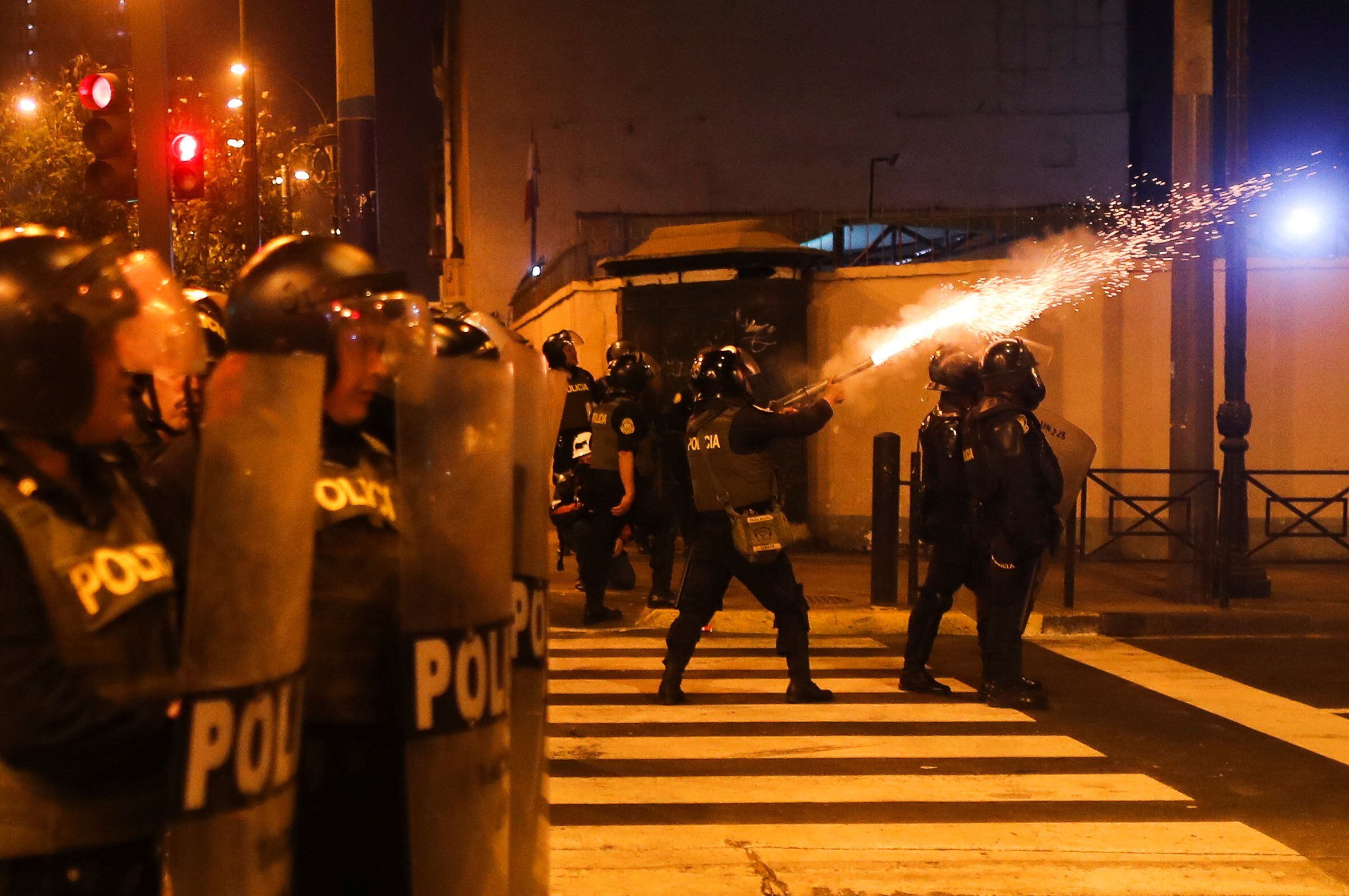 Police confront demonstrators protesting to demand the dissolution of Congress and to hold democratic elections rather than recognize Dina Boluarte as Peru's President, after the ousting of Peruvian President Pedro Castillo, in Lima, Peru December 12, 2022. REUTERS/Sebastian Castaneda